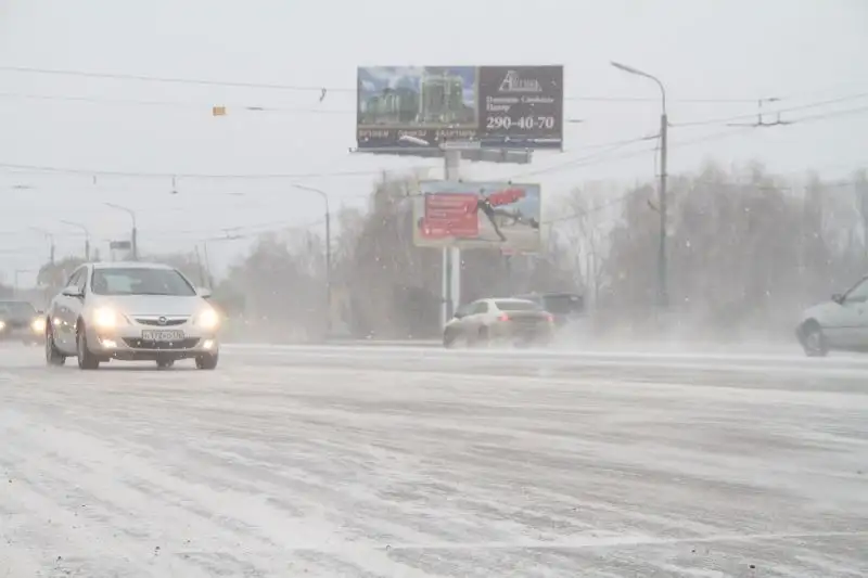 Из-за снега и метели закрыты дороги в нескольких областях Казахстана, фото - Новости Zakon.kz от 19.03.2012 20:34