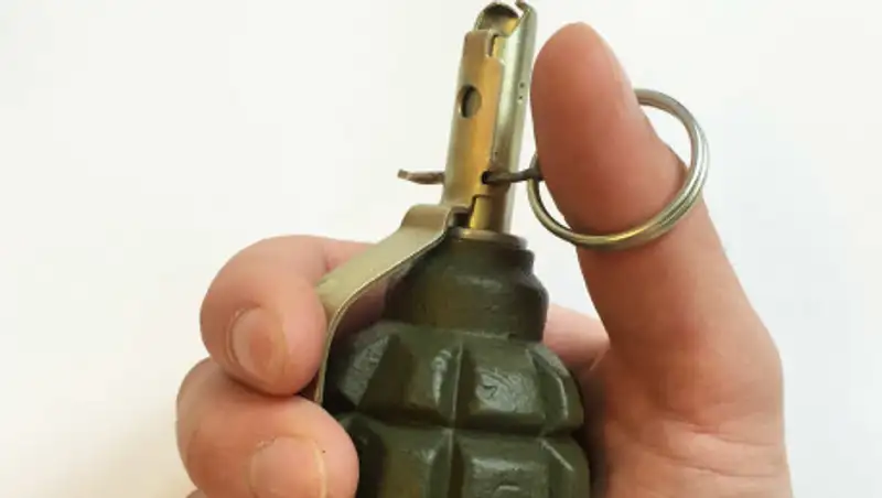 Полиция эвакуировала 40 человек из-за скандалиста с гранатой