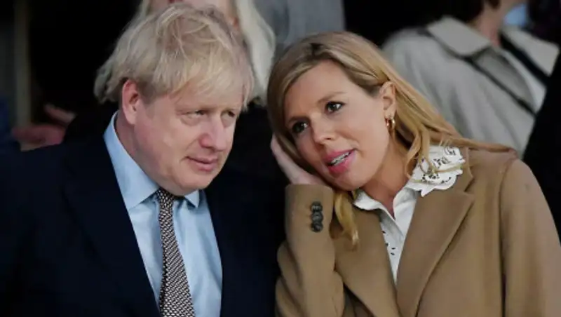 Борис Джонсон назвал сына в честь врачей, вылечивших его от коронавируса