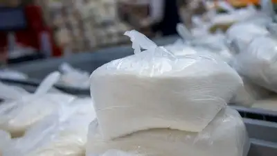 Сахар и курицу поставляли в супермаркеты Жезказгана по завышенной цене, фото - Новости Zakon.kz от 14.04.2023 15:23
