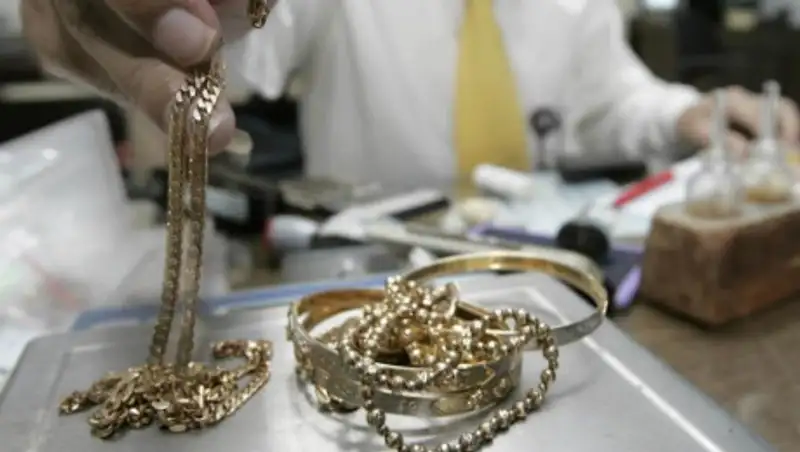 В Талдыкоргане мошенницы сдали в ломбарды "пустышки" на 7 млн тенге