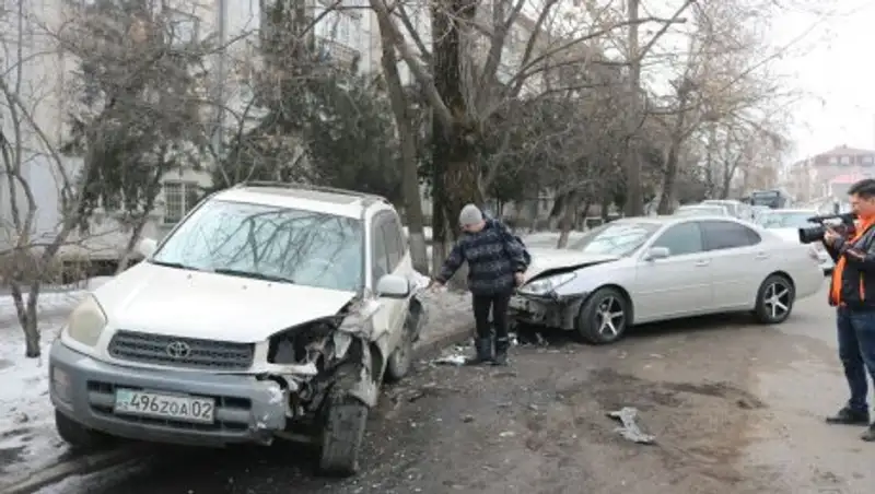 ДТП с участием 4 машин произошло в Алматы