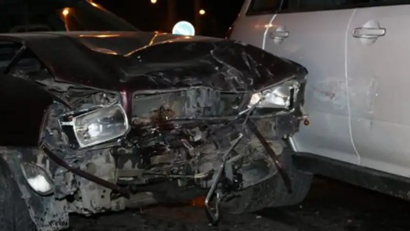 В Алматы столкнулись две машины