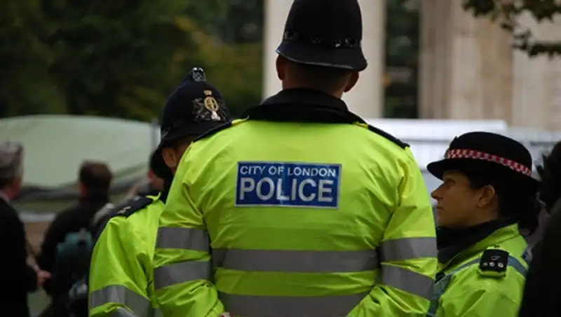 В Лондоне автобус въехал в витрину магазина, 13 человек пострадали