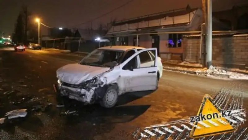 Двоих детей госпитализировали в результате ДТП в Алматы