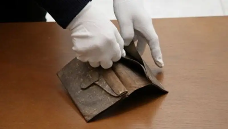 Подлинность кошелька из человеческой кожи не проверена 