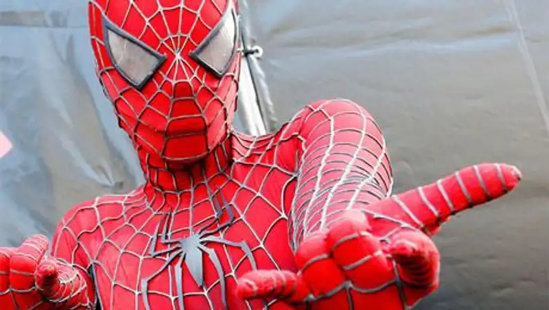 Спайдермена с главной площади Нью-Йорка обвиняют в избиении полицейского