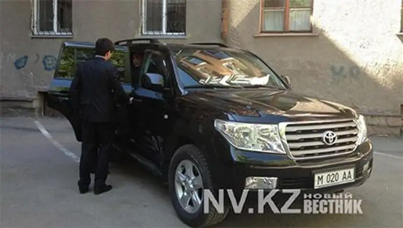 Со служебных автомобилей чиновников Караганды скоро исчезнут госномера с буквами «АА»