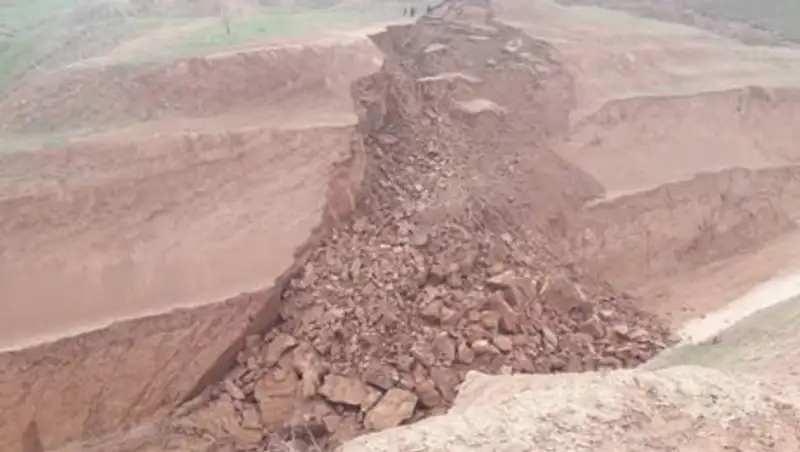 В Кыргызстане в Ошской области сошел оползень