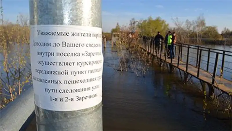 В результате паводка пригородный поселок Петропавловска превратился в остров