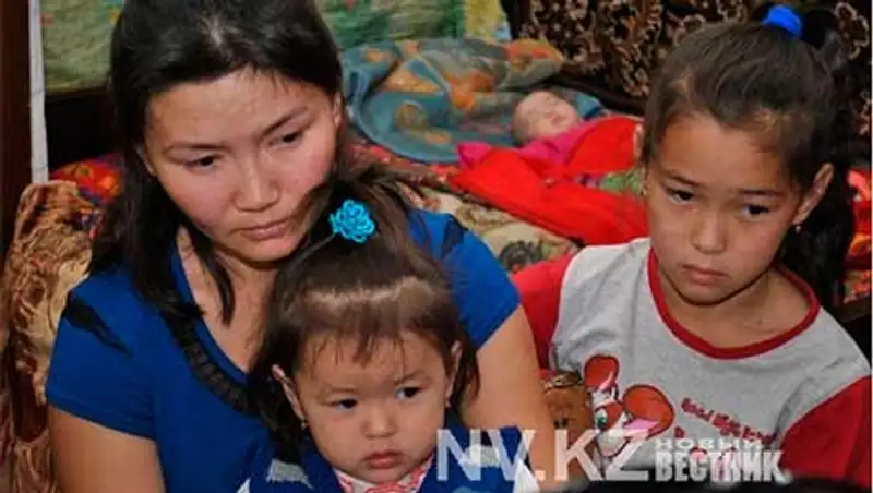 Семья с пятью детьми выживает на заброшенной стройке в Майкудуке, фото - Новости Zakon.kz от 28.10.2013 20:06