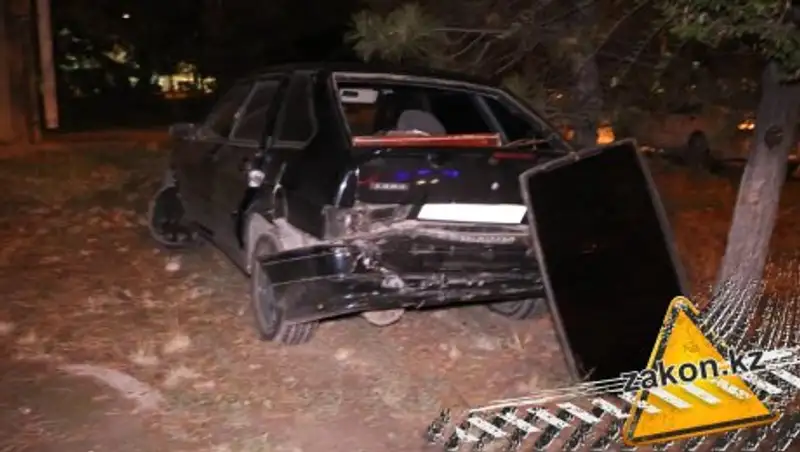 В Алматы две легковушки попали в ДТП: вину никто не признает