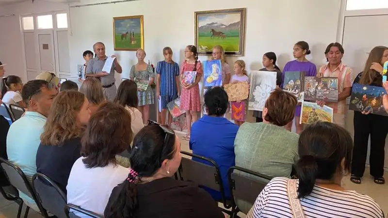 Возмущенные родители учеников художественной школы устроили акцию в Талдыкоргане