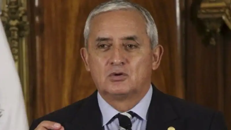 В Гватемале начнут расследовать причастность президента к коррупции