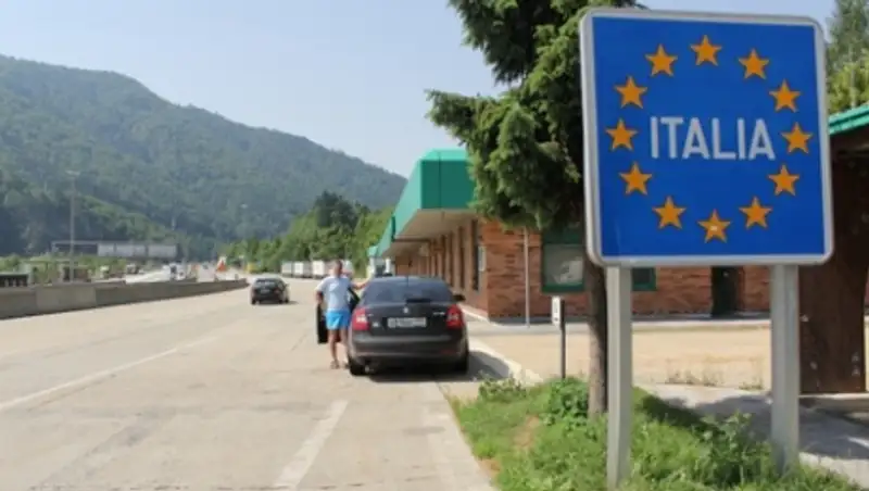 На границе с Италией французская полиция заблокировала сотни нелегалов