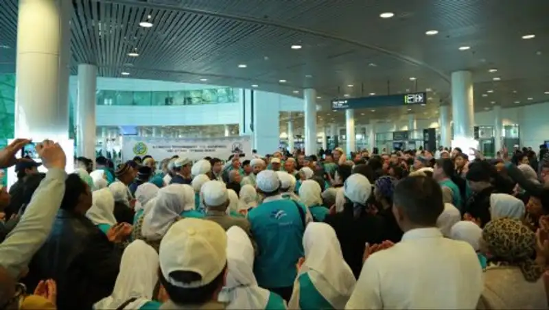 В Казахстан вернулась последняя группа паломников