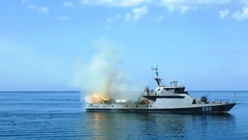 На Каспие экипажи трех казахстанских боевых кораблей готовятся к морскому биатлону