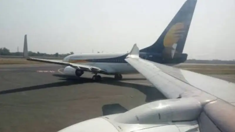 В аэропорту Дели столкнулось два самолета