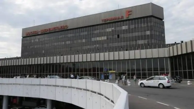 Самолет с Ксенией Собчак экстренно сел в Шереметьево