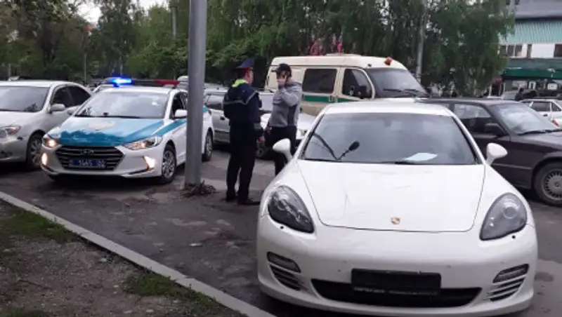 Полиция Алматы задержала VIP-авто без номеров