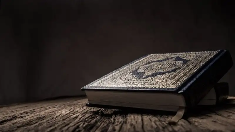 Россиянин облил бензином и поджег несколько экземпляров Корана в мечети