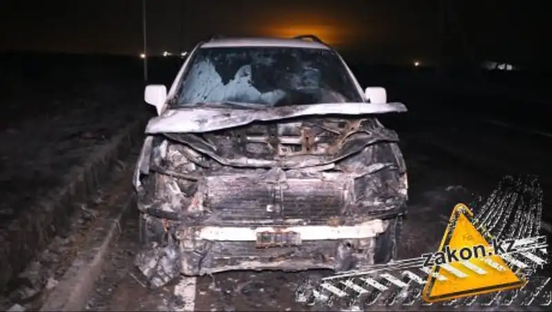 В Алматы на ходу задымилась машина, после чего сгорела