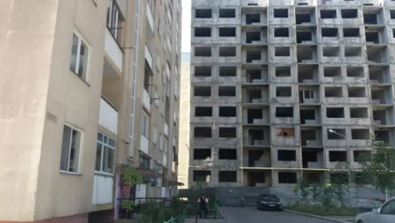 "Покосившийся" дом в Алгабасе: в акимате не видят повода для беспокойства