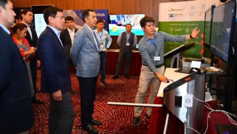 Сагинтаев обсудил с отечественными ИТ-компаниями реализацию госпрограммы