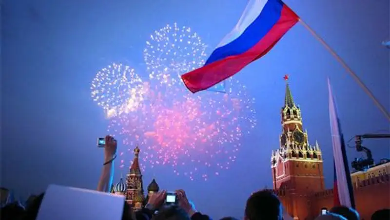 В День России граждане страны выходят на массовые гулянья