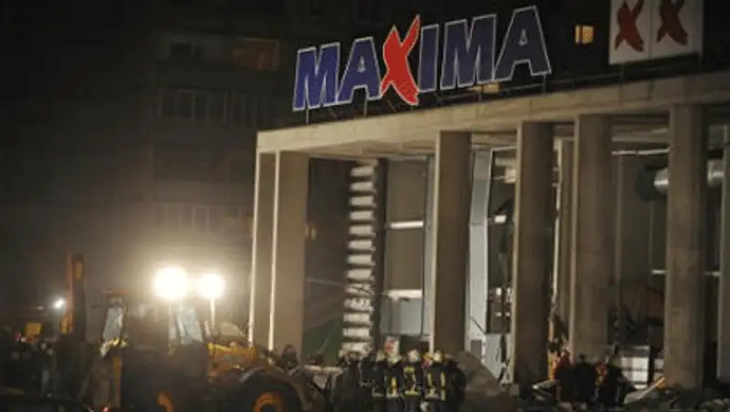 Число жертв обрушения торгового центра в Риге достигло 50 человек, фото - Новости Zakon.kz от 23.11.2013 16:32