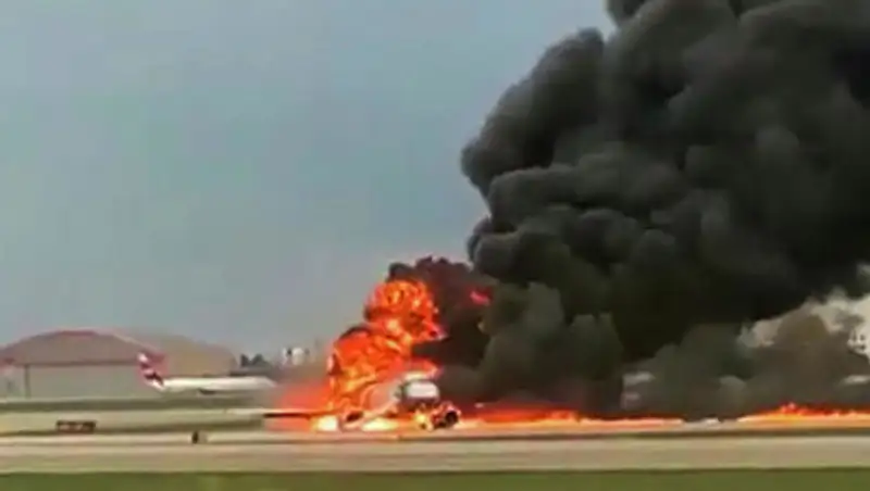 Эвакуация пассажиров из горящего самолета заняла 55 секунд