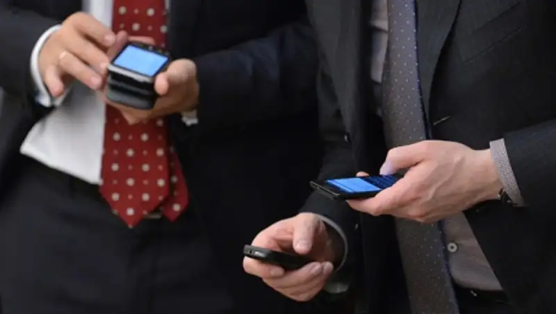 Министры поддерживают решение о запрете смартфонов в зданиях госорганов