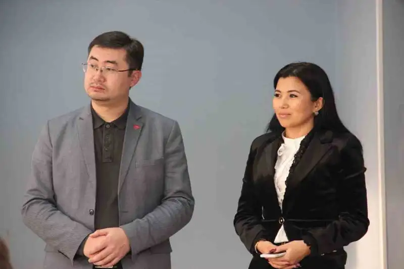 В КАЗГЮУ в честь 25-летия Независимости открыта именная аудитория Республиканской нотариальной палаты В КАЗГЮУ в честь 25-летия Независимости открыта именная аудитория Республиканской нотариальной палаты, фото - Новости Zakon.kz от 09.12.2016 21:16