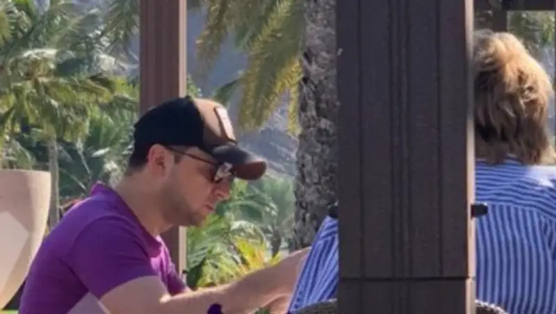 СМИ рассказали о роскошном отдыхе Зеленского в Омане