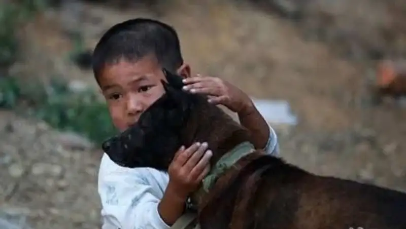 В Китае восьмилетнего мальчика изгоняют из деревни за то, что у него ВИЧ