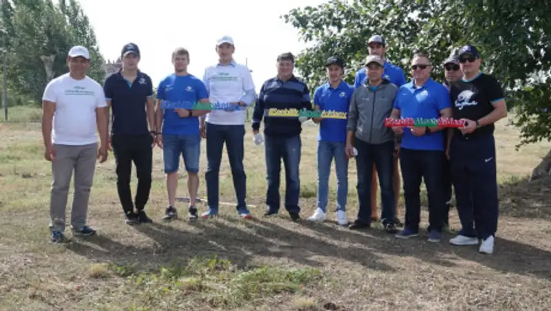 Хоккейный клуб "Барыс" поддержал экологическую акцию "Бірге - таза Қазақстан"