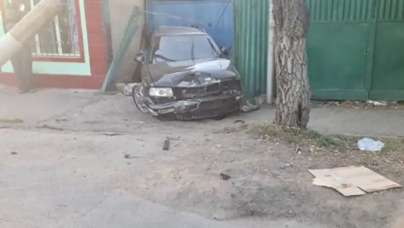 Audi A6 сбил насмерть девушку в Алматы