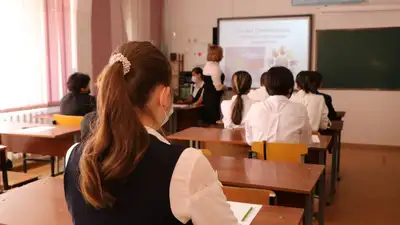 На увеличение зарплаты казахстанским учителям выделили 1,2 трлн тенге, фото - Новости Zakon.kz от 21.12.2022 19:21