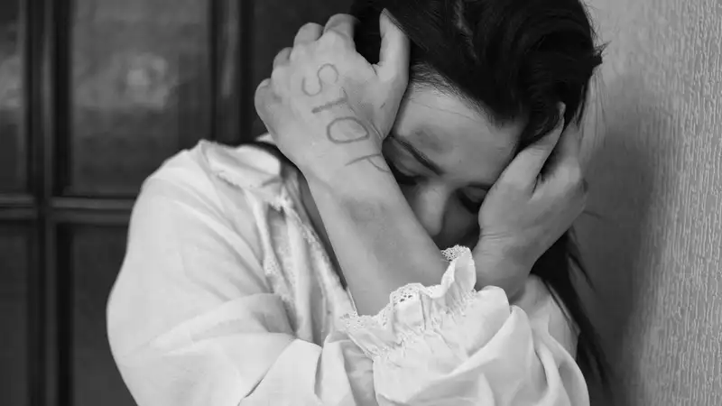 Отца девяти детей в Ленинградской области заподозрили в растлении дочерей