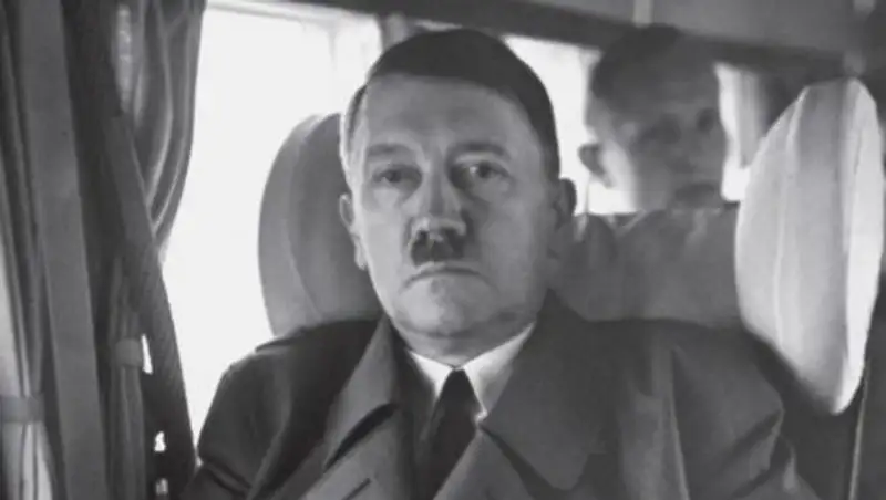 Телохранитель Гитлера рассказал о его самоубийстве