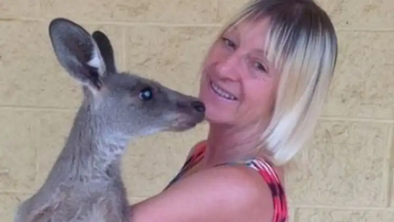 Кенгуру сломал ребра женщине и избил ее семью