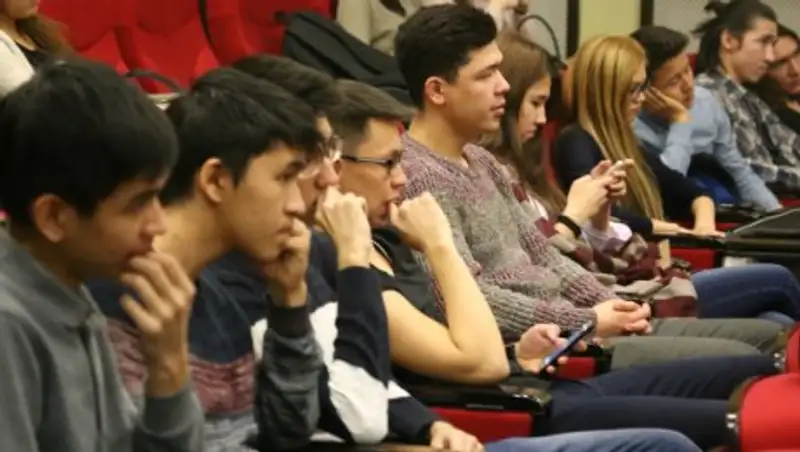 Более 800 абитуриентов из казахской диаспоры получили гранты