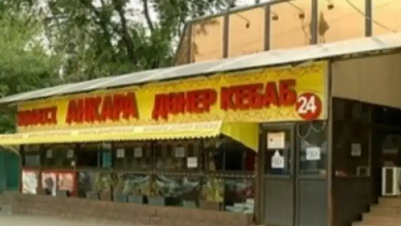 2 млн тенге взыскали с владельца алматинского кафе, где донерами отравились 60 человек