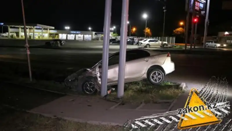 В Алматы водитель Mitsubishi скрылся с места ДТП