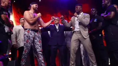 Бокс Бой Дуэль взглядов , фото - Новости Zakon.kz от 08.09.2023 16:24