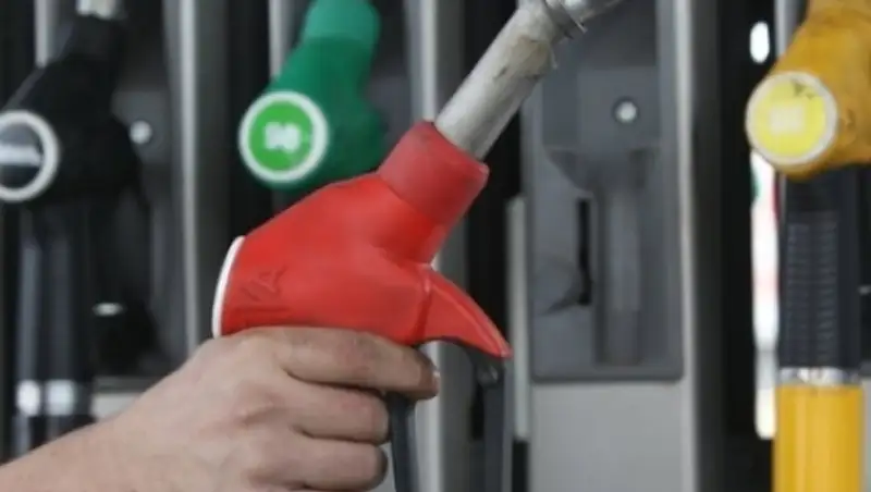 Мажилисмен Ахмедов: избыток ГСМ выгоден потребителю