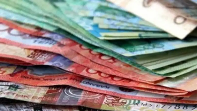 Эксперт говорит о необходимости держать заниженный курс тенге