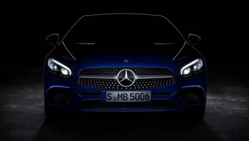 Mercedes SL сменил внешность