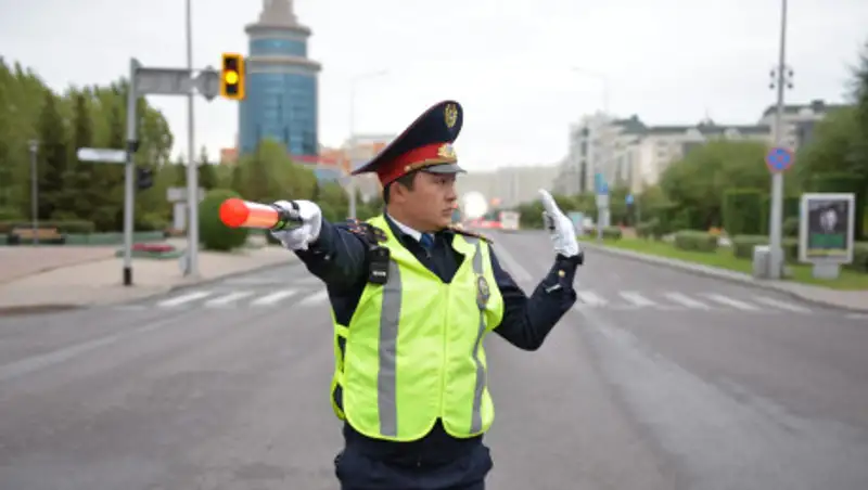 Полицейским вернули жезлы