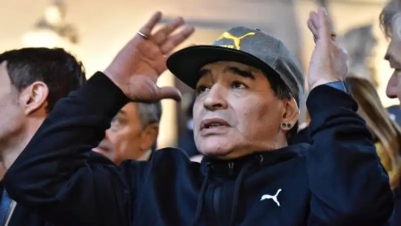 Диего Марадона напал на свою девушку